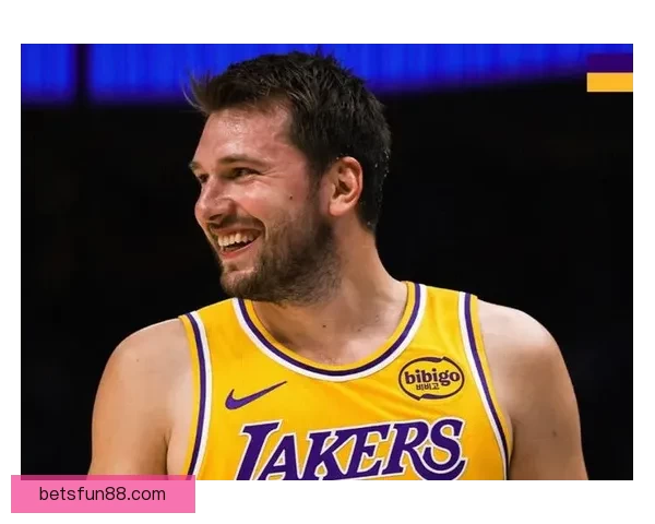 里夫斯谈客场之旅东契奇表现亮眼 布朗尼每天进步不走捷径